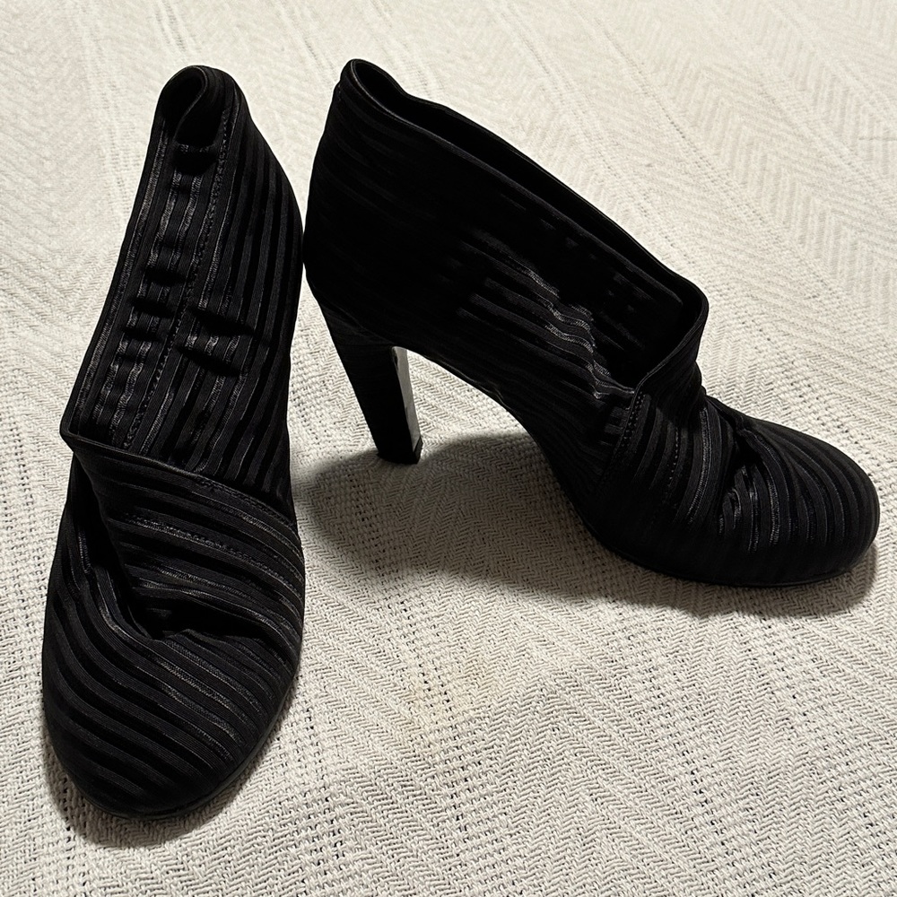NEW United Nude Black Slip On Classic Ankle Booties 41